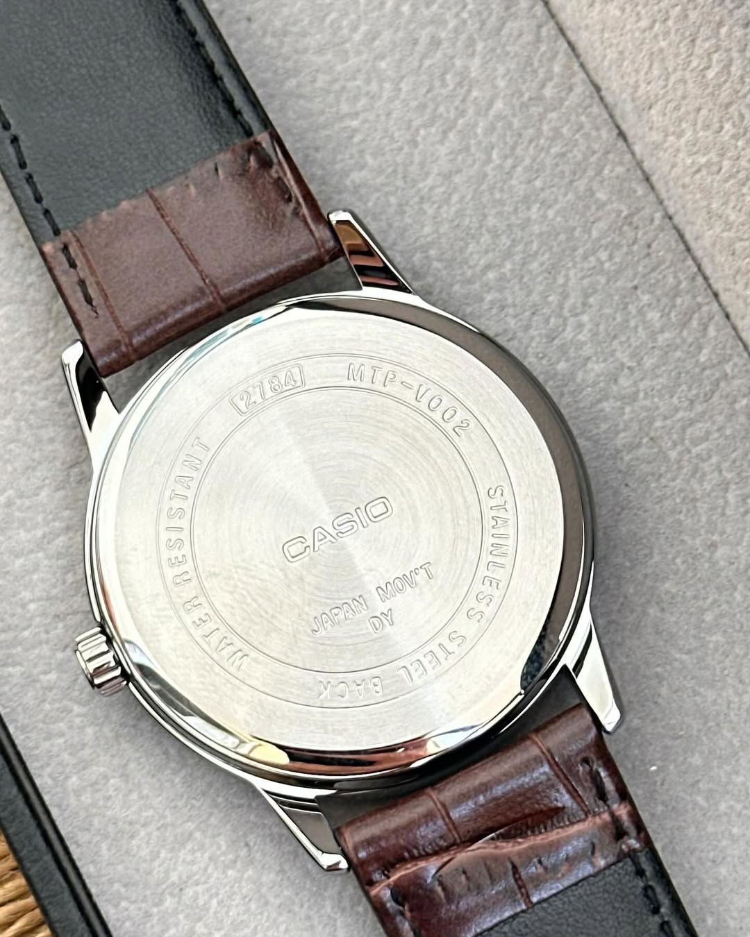Reloj Casio MTP-V002L-7B2 – Clásico y Sofisticado con Correa de Cuero
