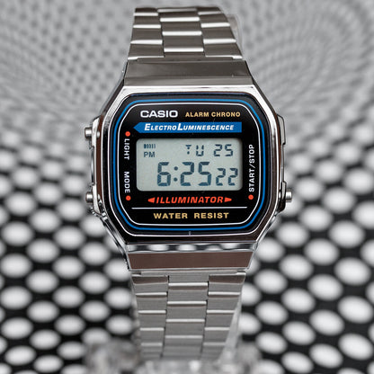 Reloj Casio A168WA-1W – Clásico Digital Plateado con Estilo Retro