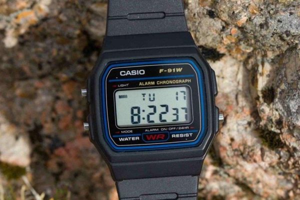 Reloj Casio F-91W negro clásico digital retro