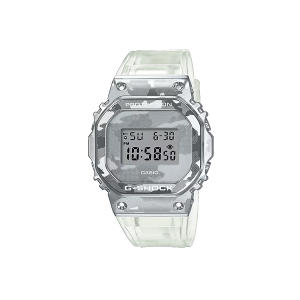 Reloj G‑Shock GM‑5600SCM‑1DR metal camuflaje negro