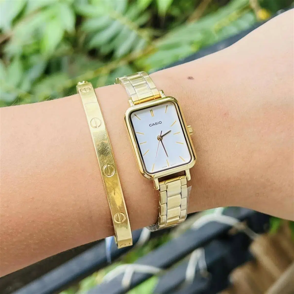 Reloj Casio LTP-V009G-7EUDF Mujer — Analógico Dorado Elegante con Diseño Minimalista – Casio Perú Reloj Casio LTP-V009G-7EUDF Mujer — Analógico Dorado Elegante con Diseño Minimalista - Imagen 2