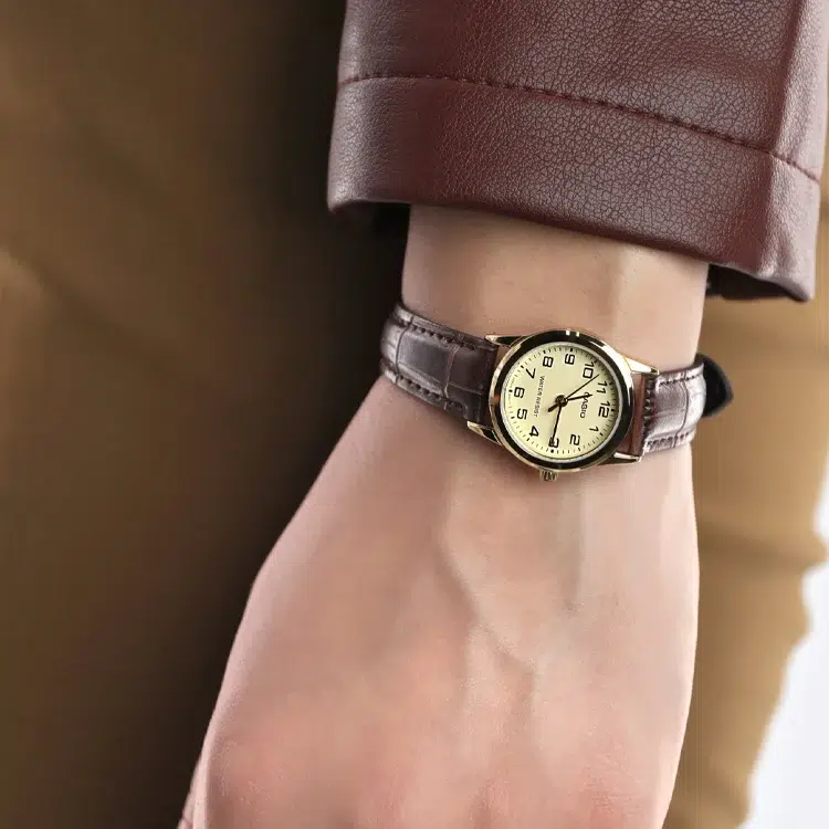 Reloj Casio LTP-V001GL-9BUDF Mujer – Dorado Correa de Cuero Clásico – Casio Perú Reloj Casio LTP-V001GL-9BUDF Mujer – Dorado Correa de Cuero Clásico - Imagen 2