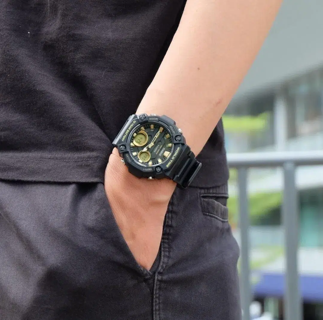 Reloj Casio AEQ-120W-9AVDF Hombre – Analógico Digital Negro Dorado Batería 10 Años 100M – Casio Perú Reloj Casio AEQ-120W-9AVDF Hombre – Analógico Digital Negro Dorado Batería 10 Años 100M - Imagen 4