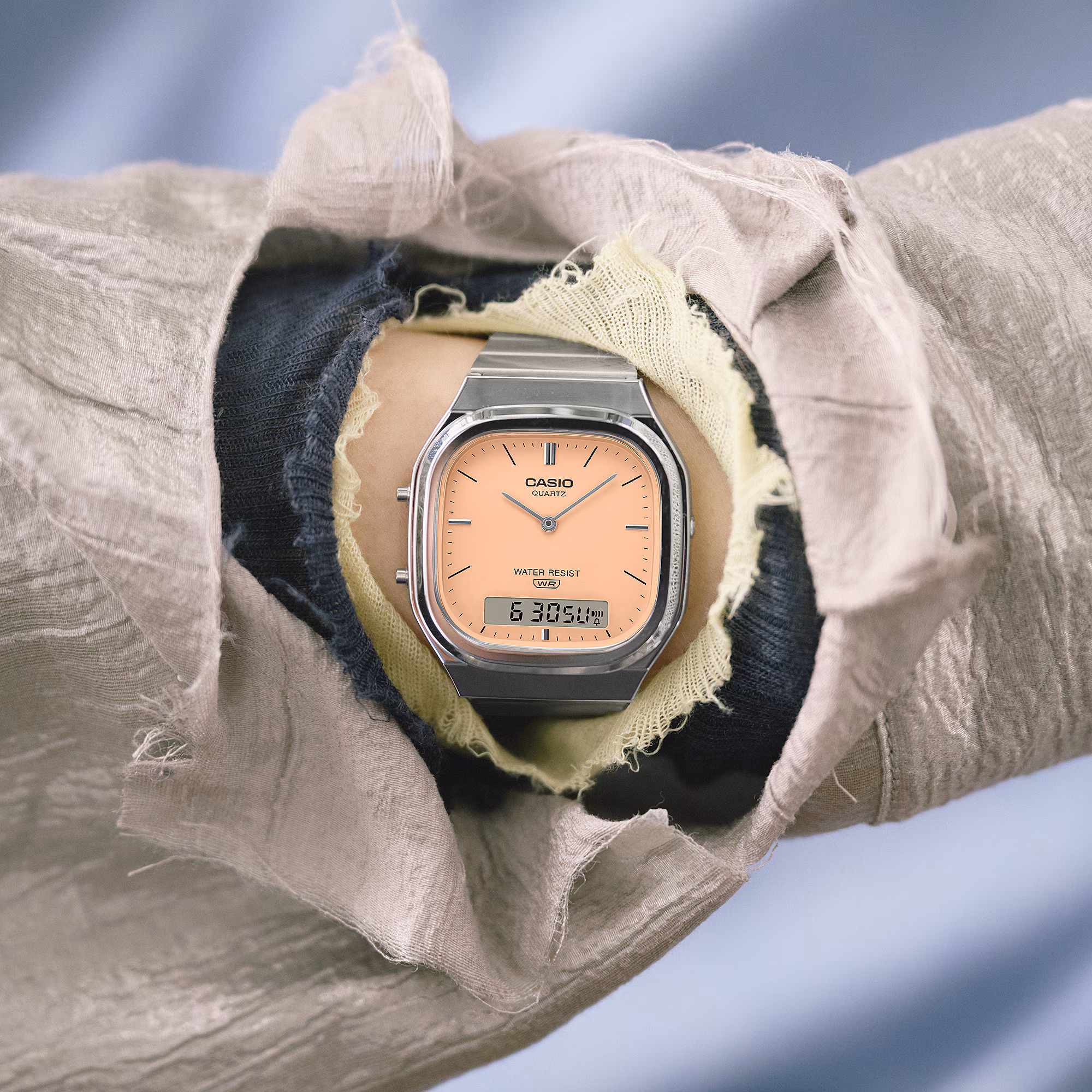 Reloj Casio Vintage AQ-240E-4A Unisex – Rosa Salmón Analógico Digital Acero – Casio Perú Reloj Casio Vintage AQ-240E-4A Unisex – Rosa Salmón Analógico Digital Acero - Imagen 2