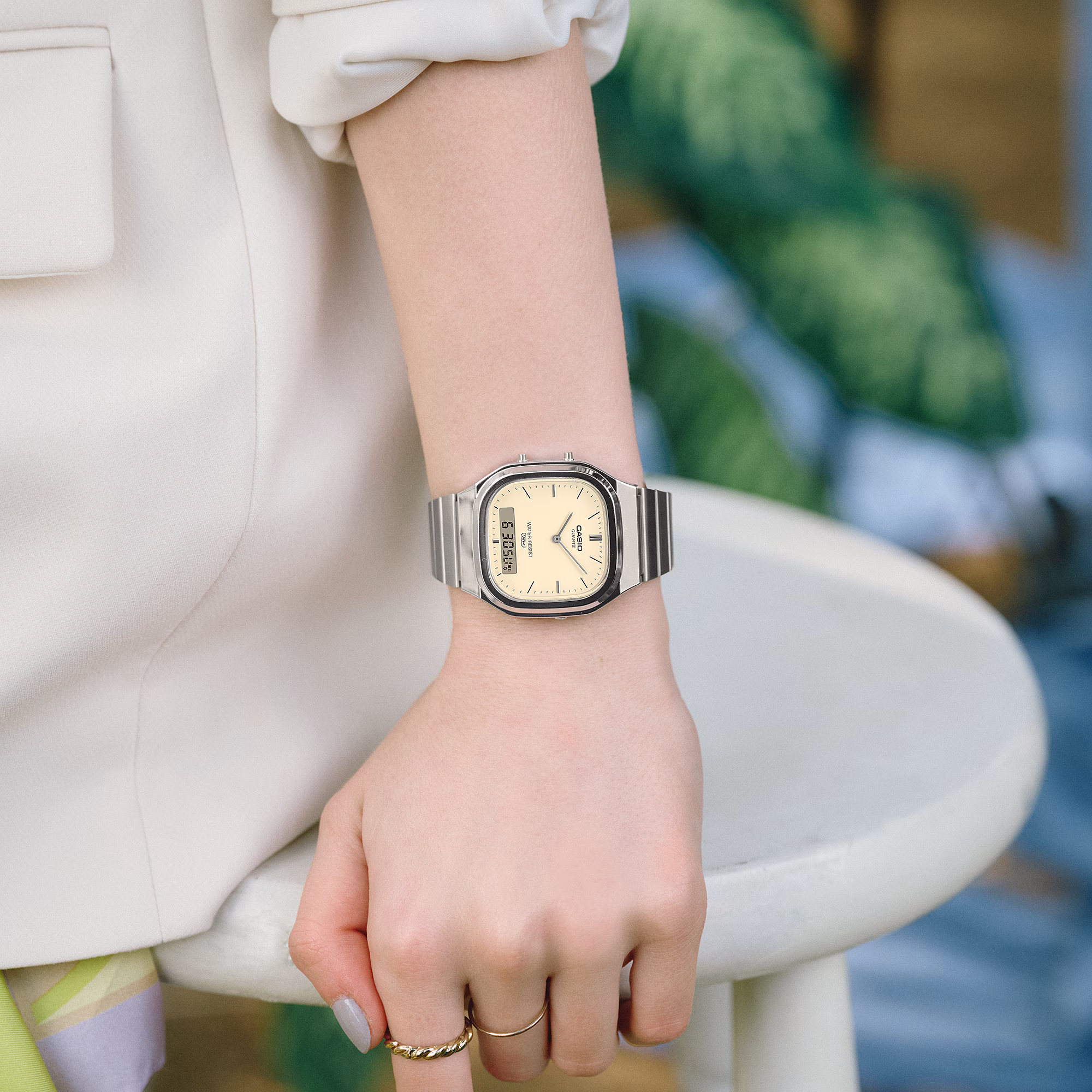 Reloj Casio Vintage AQ-240E-7A2 Unisex – Blanco Analógico Digital Acero – Casio Perú Reloj Casio Vintage AQ-240E-7A2 Unisex – Blanco Analógico Digital Acero - Imagen 3