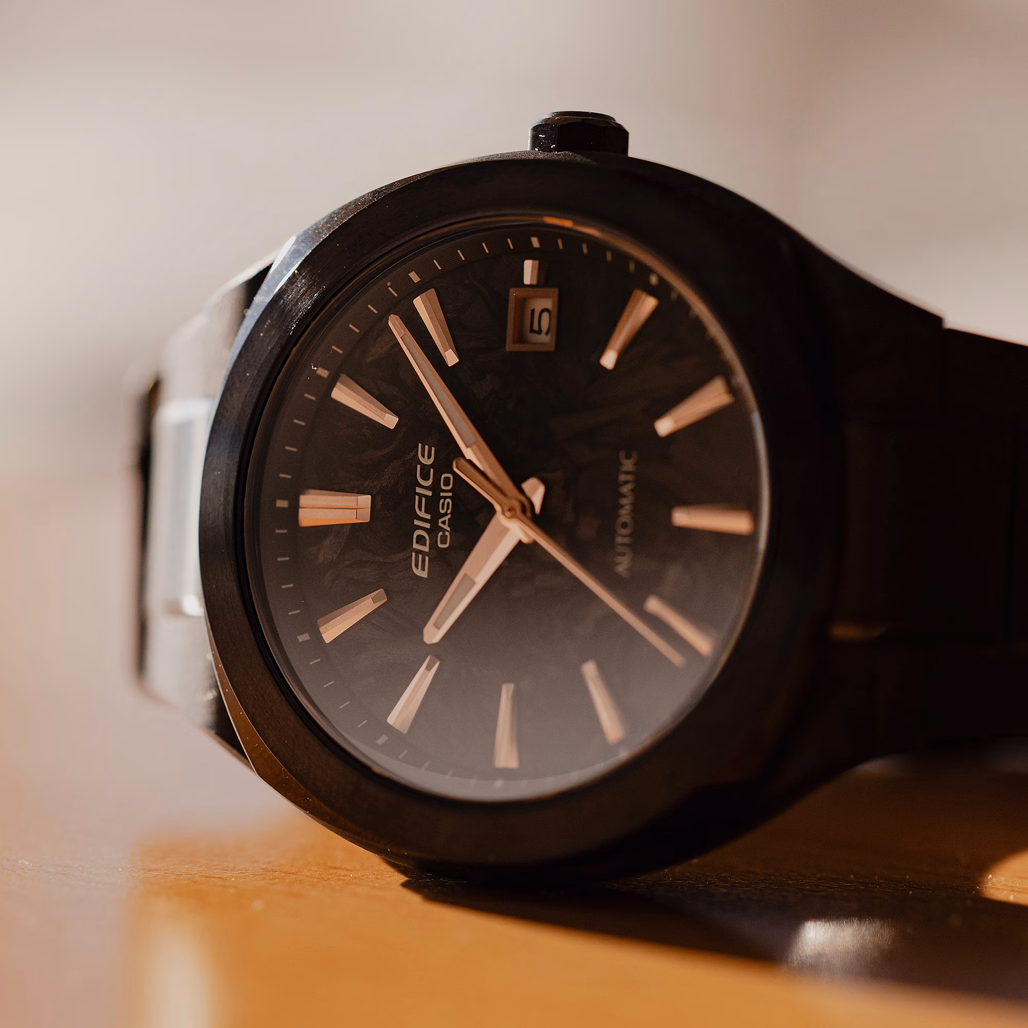 Reloj Casio Edifice EFK-200XPB-1ADR Hombre – Automático Carbono Forjado Negro Zafiro 100M – Casio Perú Reloj Casio Edifice EFK-200XPB-1ADR Hombre – Automático Carbono Forjado Negro Zafiro 100M - Imagen 6