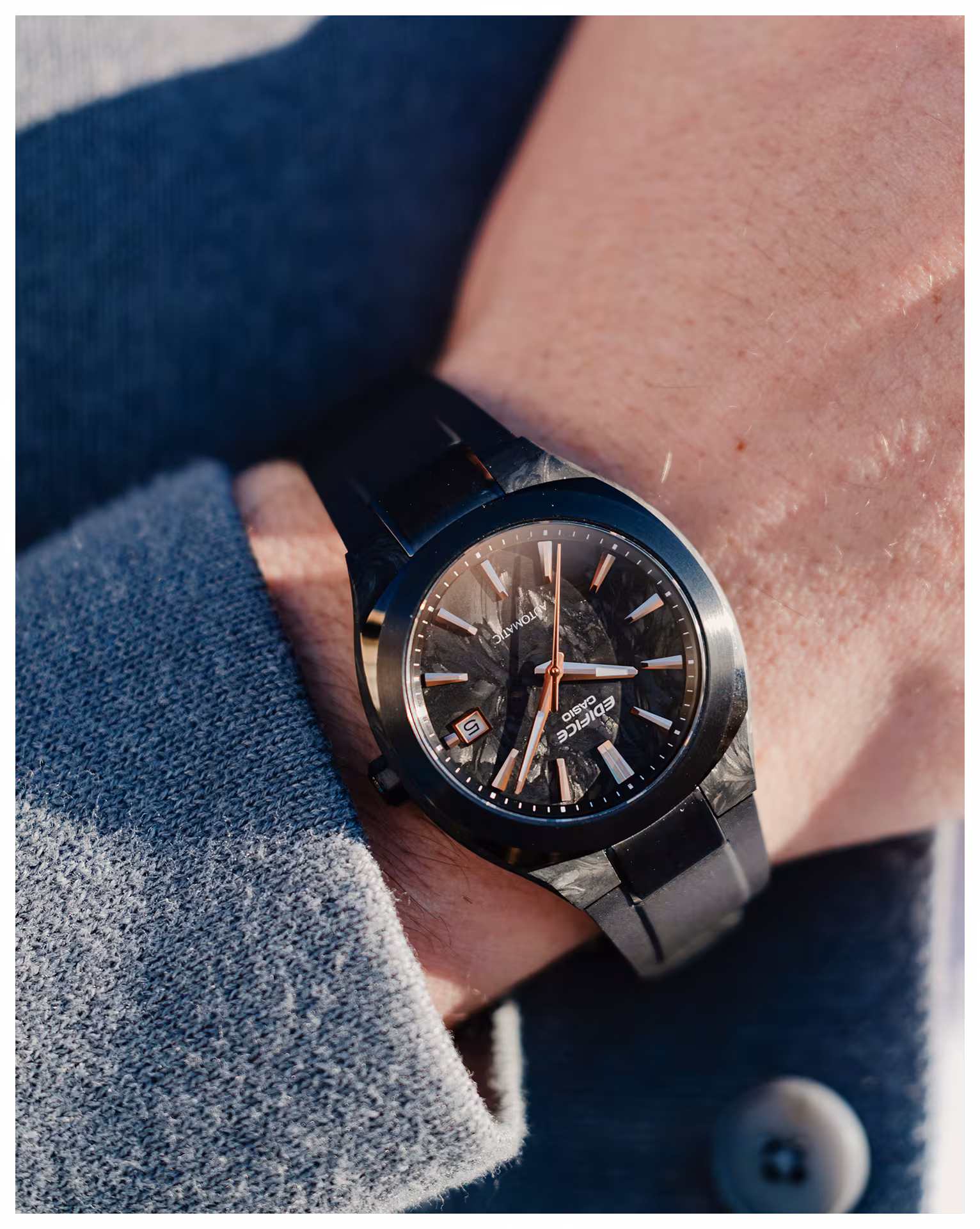 Reloj Casio Edifice EFK-200XPB-1ADR Hombre – Automático Carbono Forjado Negro Zafiro 100M – Casio Perú Reloj Casio Edifice EFK-200XPB-1ADR Hombre – Automático Carbono Forjado Negro Zafiro 100M - Imagen 4