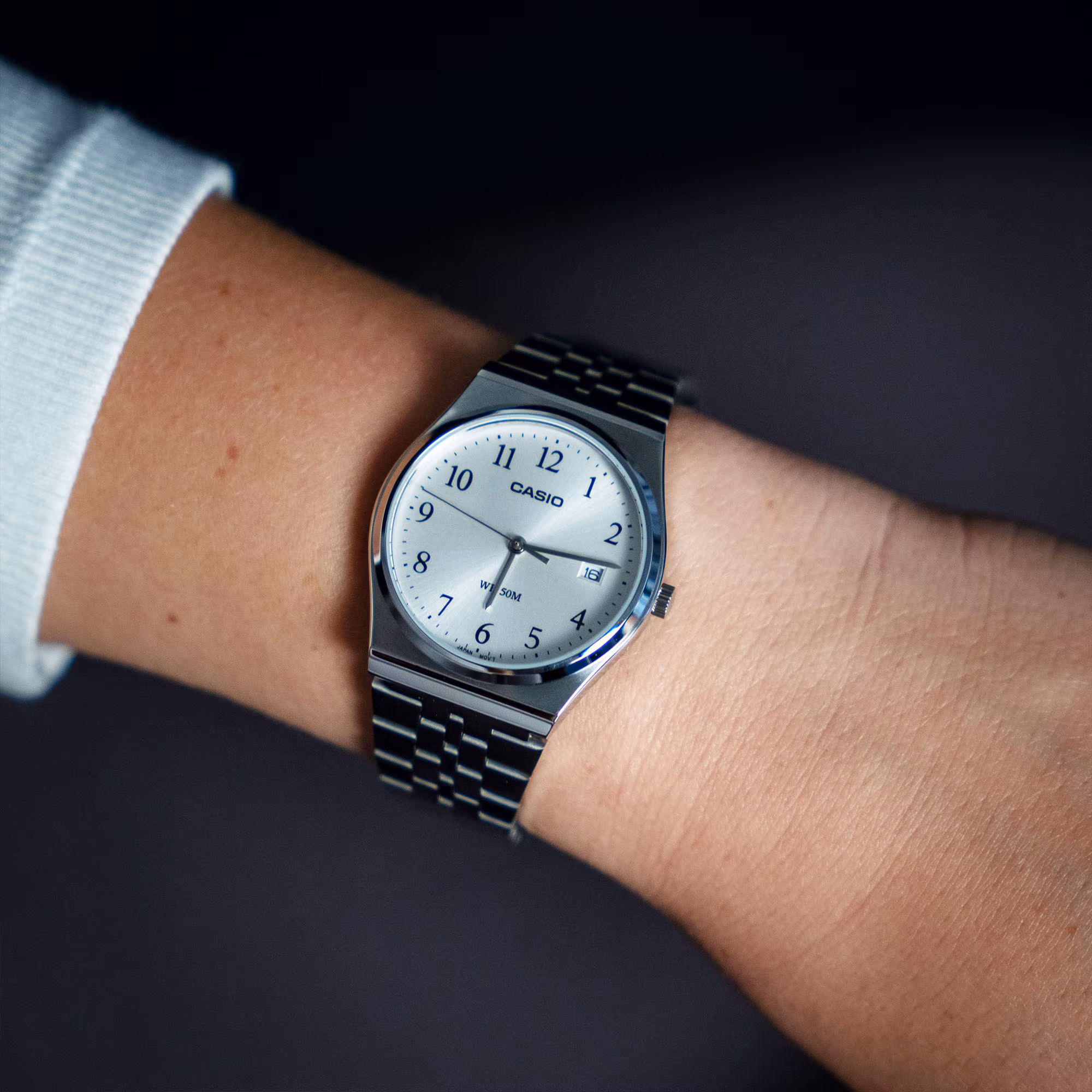 Reloj Casio MTP-B145D-7BV Hombre – Esfera Blanca Acero Retro 50M – Casio Perú Reloj Casio MTP-B145D-7BV Hombre – Esfera Blanca Acero Retro 50M - Imagen 3