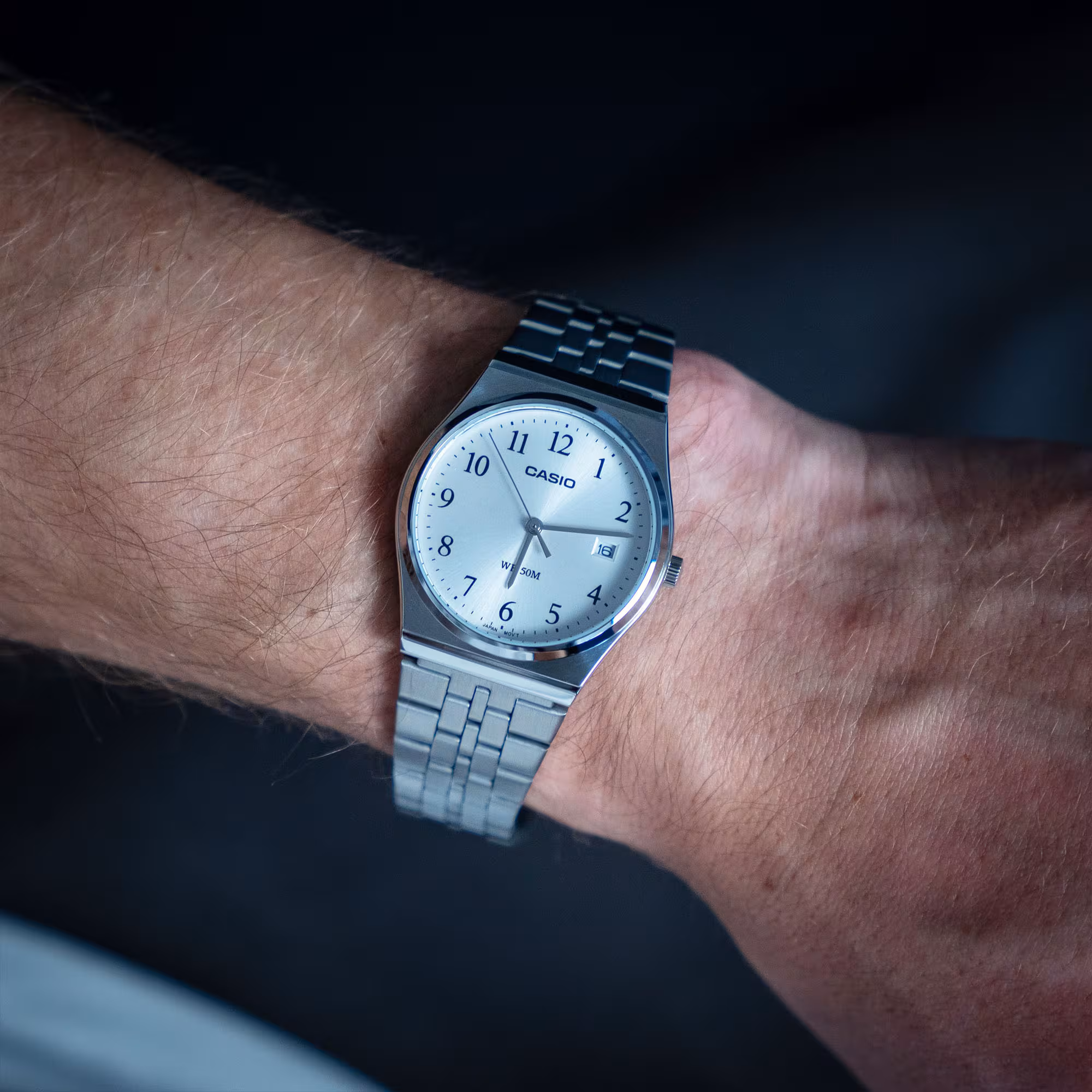 Reloj Casio MTP-B145D-7BV Hombre – Esfera Blanca Acero Retro 50M – Casio Perú Reloj Casio MTP-B145D-7BV Hombre – Esfera Blanca Acero Retro 50M - Imagen 2