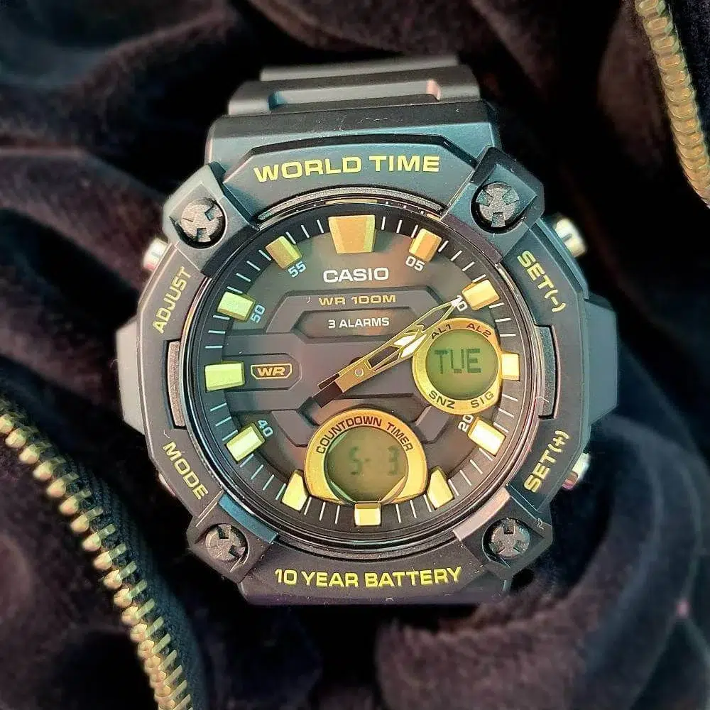 Reloj Casio AEQ-120W-9AVDF Hombre – Analógico Digital Negro Dorado Batería 10 Años 100M – Casio Perú Reloj Casio AEQ-120W-9AVDF Hombre – Analógico Digital Negro Dorado Batería 10 Años 100M - Imagen 2