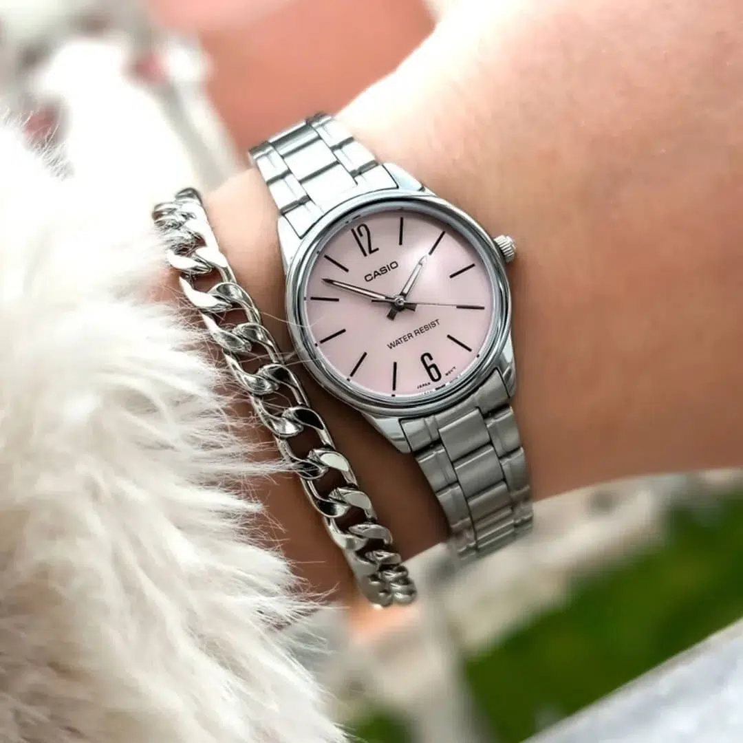 Reloj Casio LTP-V005D-4B Mujer – Rosa Acero Inoxidable Clásico – Casio Perú Reloj Casio LTP-V005D-4B Mujer – Rosa Acero Inoxidable Clásico - Imagen 4
